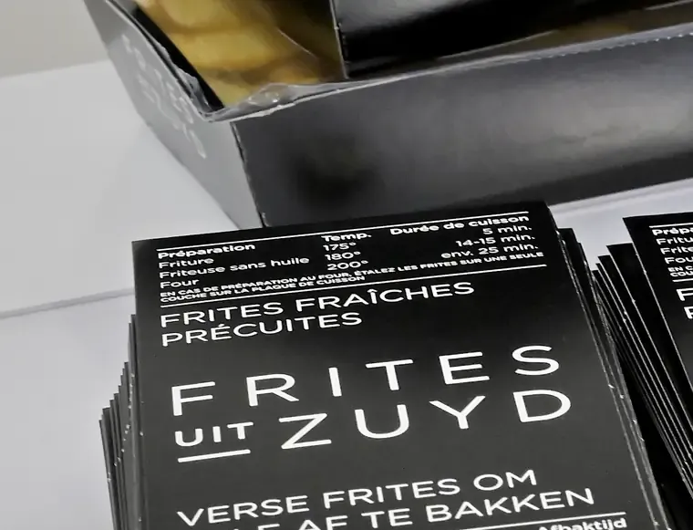 Zwarte sleeves op de inpaktafel